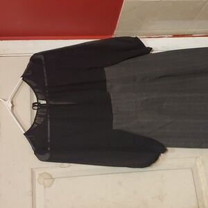 AB Studio Fashionable Ladies Dress. Size 4. Long Sleeves  Roundneck.